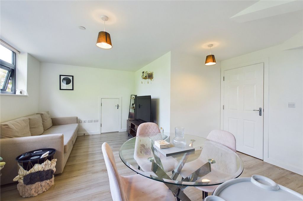 Property photo 2 of 12 Living/Dining Room