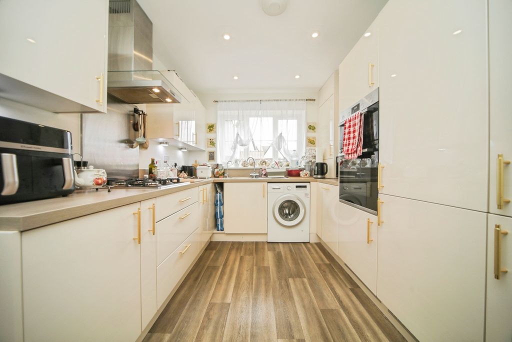 Property photo 2 of 19 Pbox-Img.Jpg