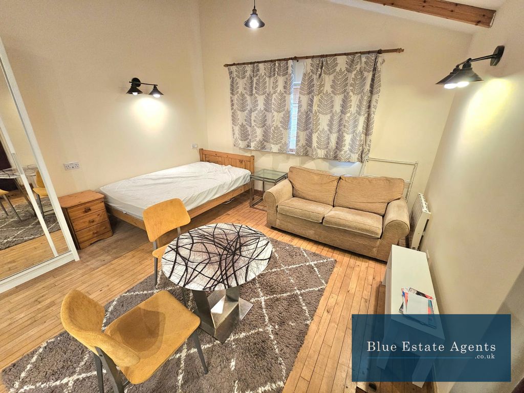 Property photo 1 of 6 Studio