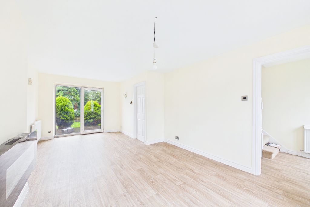 Property photo 3 of 10 Living/Dining Room