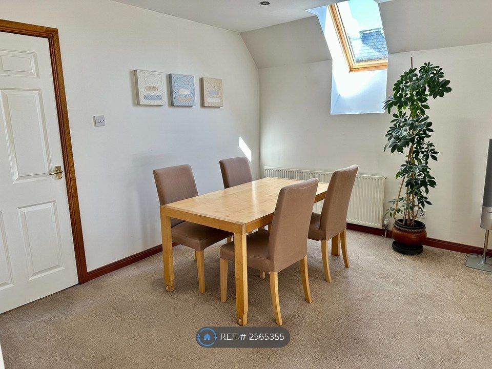 Property photo 3 of 11 Dining Area
