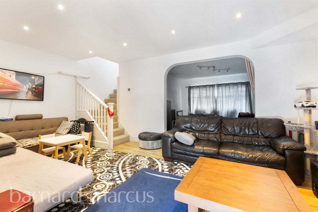 Property photo 2 of 9
