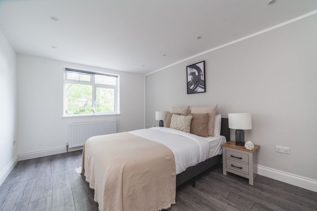 Property photo 3 of 18 Bedroom