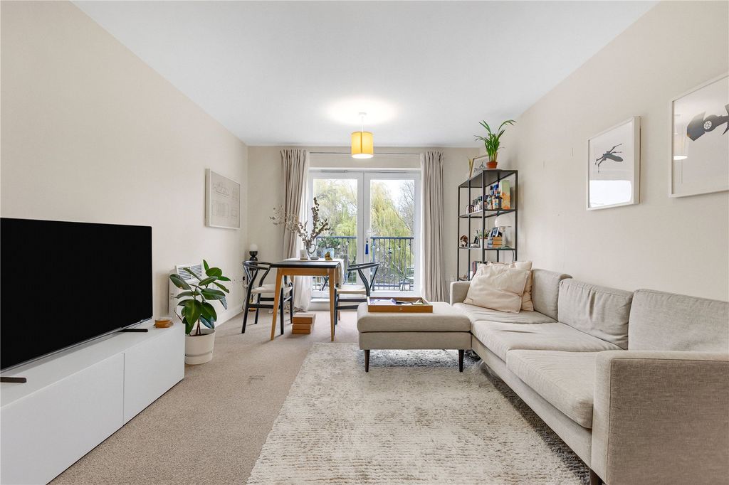 Property photo 2 of 12 Sitting Area