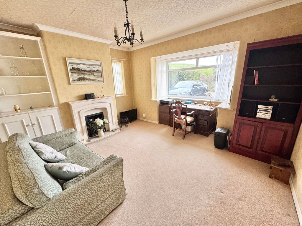 Property photo 2 of 14 Living Room