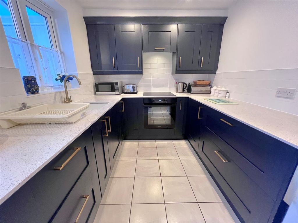 Property photo 2 of 13 Kitchen 3.Jpg