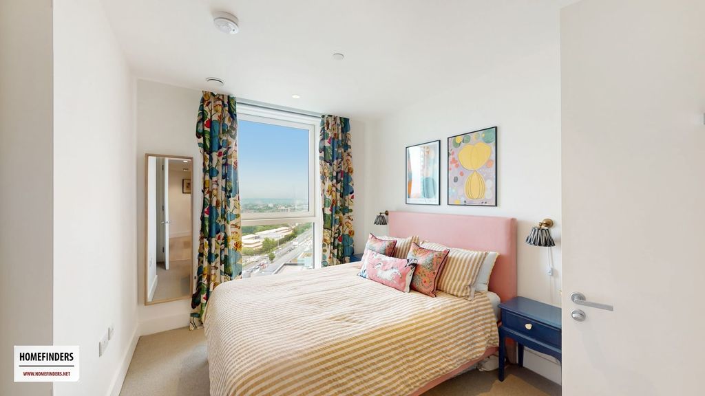 Property photo 3 of 17 Photo 1