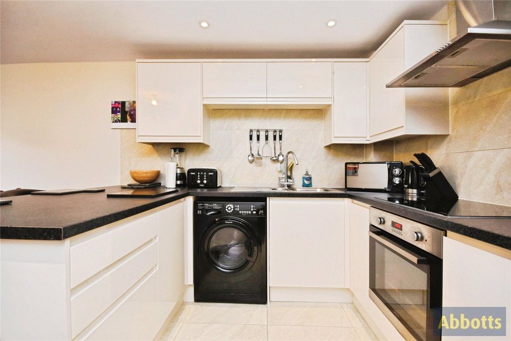 Property photo 2 of 17 Picture No. 32