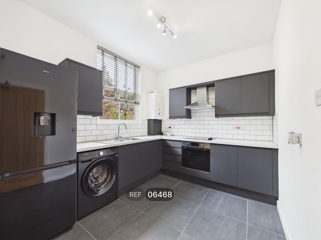 Property photo 2 of 11 Kitchen