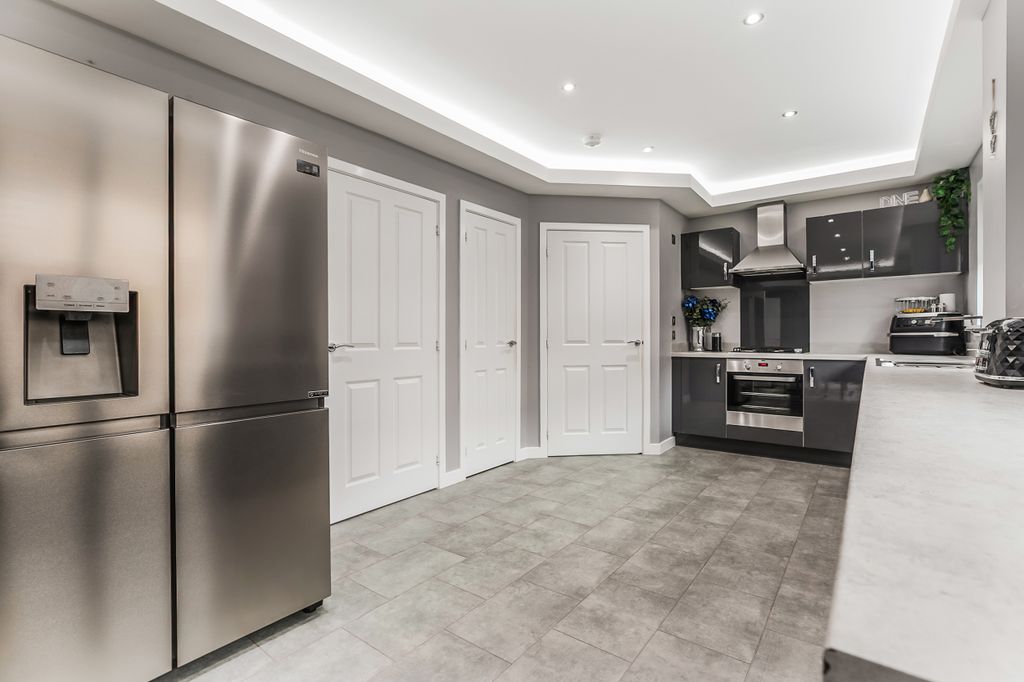 Property photo 3 of 40