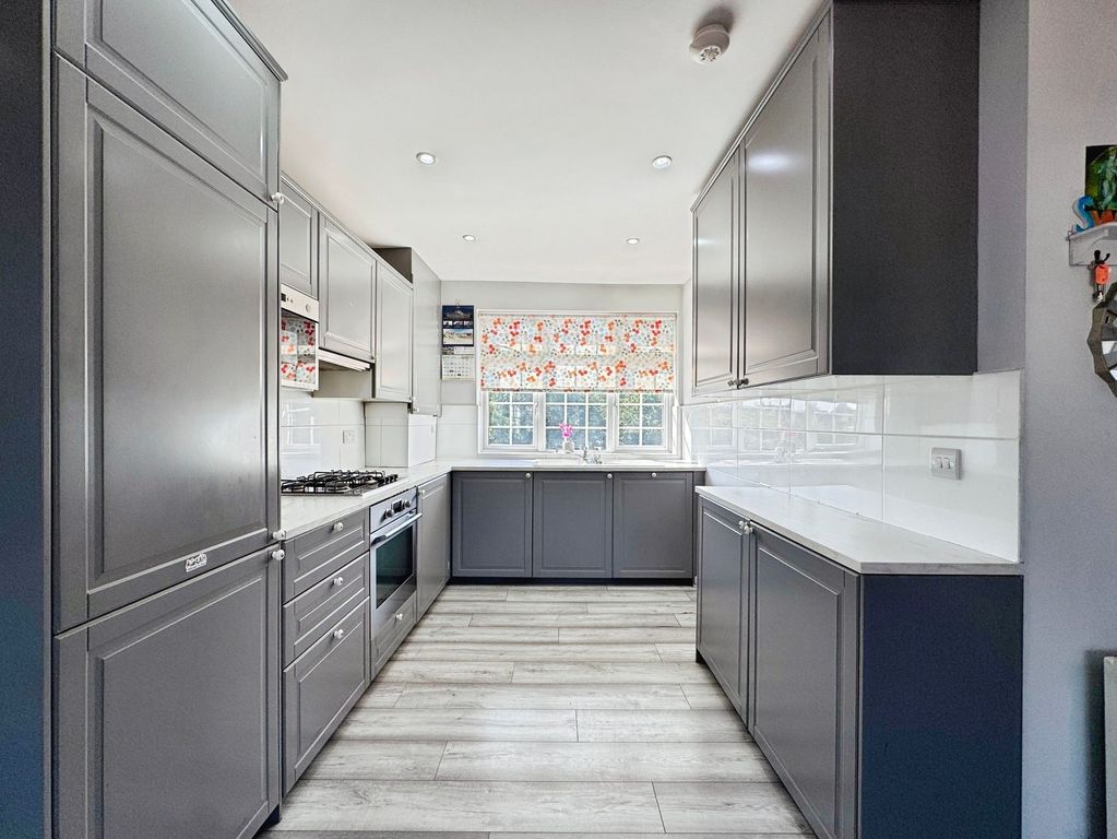 Property photo 3 of 15 Kitchen