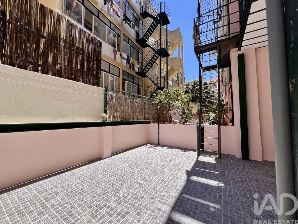 Property photo 2 of 38
