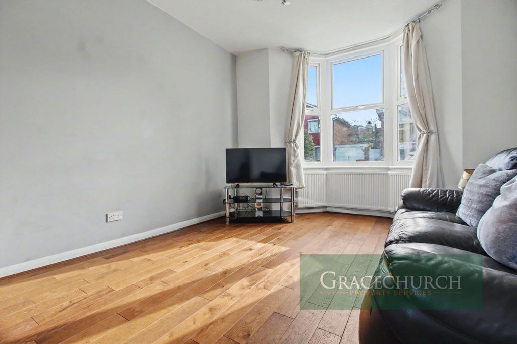 Property photo 2 of 15 Lounge