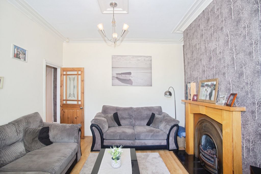 Property photo 3 of 15 Sitting Room