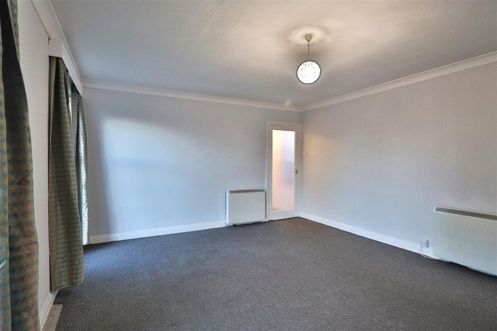 Property photo 2 of 10 Woodview - Lounge .Jpg