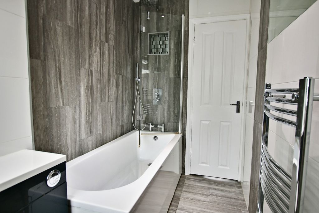 Property photo 3 of 14 2494413