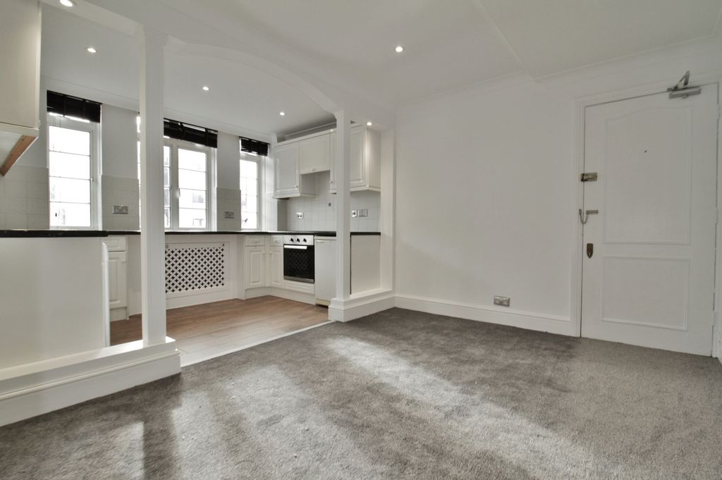 Property photo 3 of 13 Photo 4