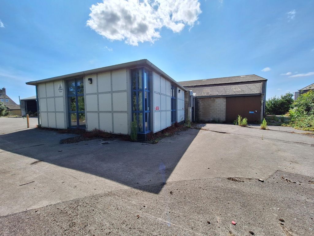 Property photo 2 of 19
