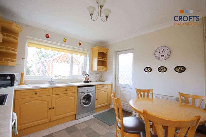 Property photo 3 of 10 Kitchen