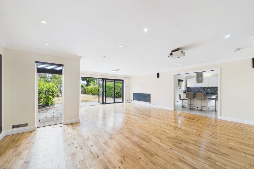 Property photo 2 of 16 Picture No. 03