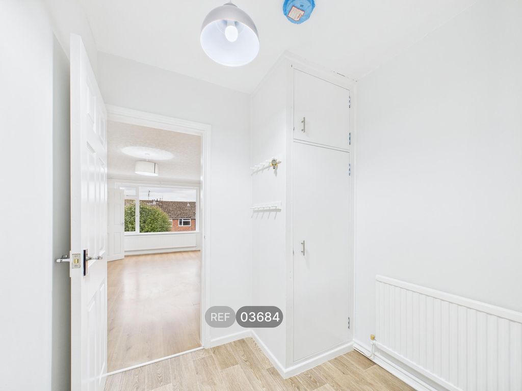 Property photo 3 of 17 Entrance Hall