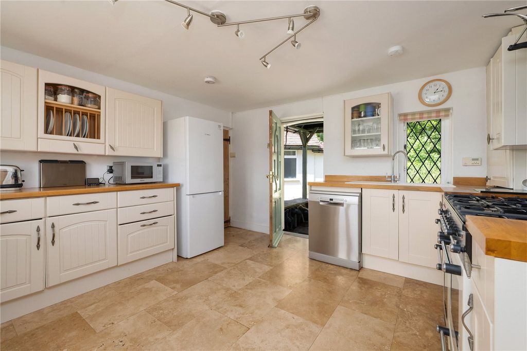 Property photo 2 of 34 Picture No. 35