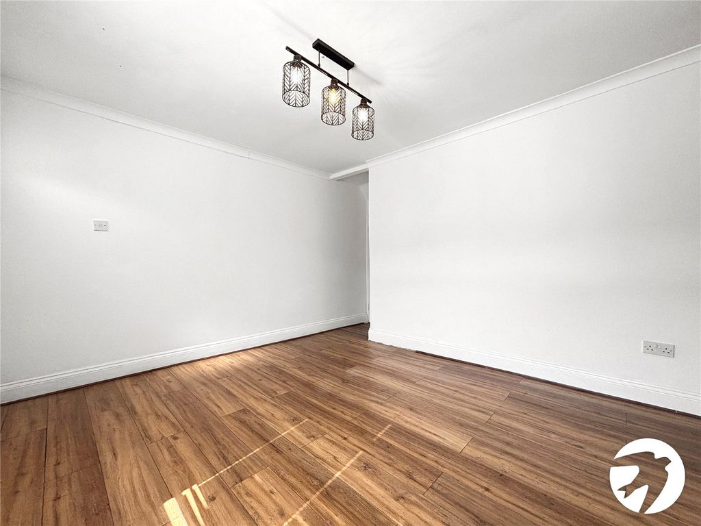 Property photo 3 of 15 Picture No. 02