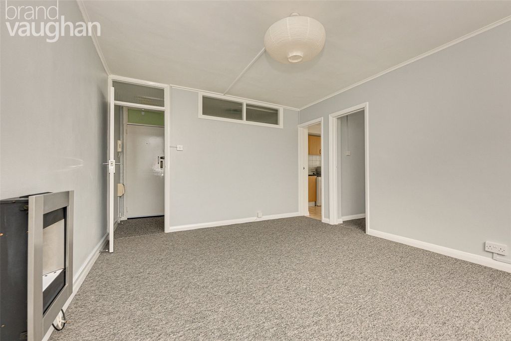 Property photo 3 of 9 Reception