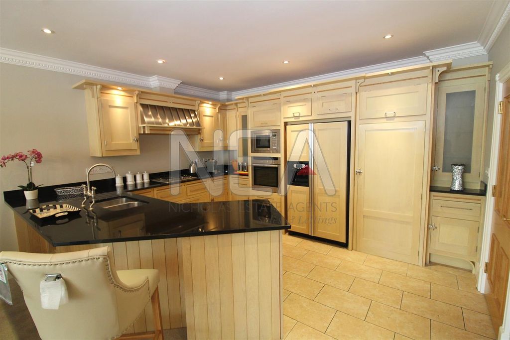 Property photo 3 of 14 Kitchen