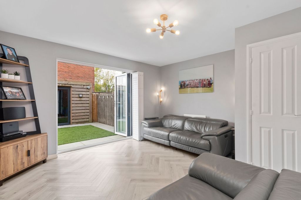 Property photo 2 of 35