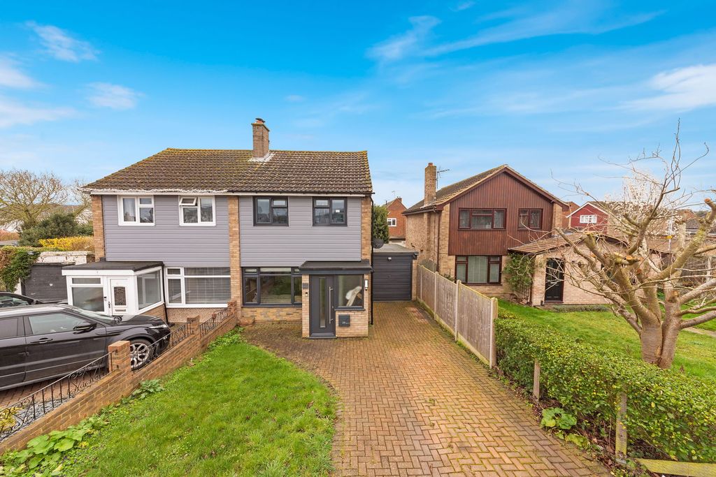 Property photo 2 of 26