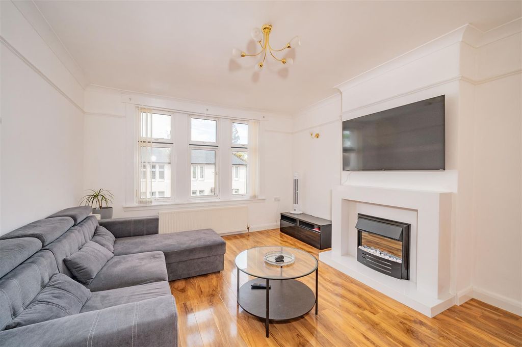 Property photo 2 of 11 42 Bruce Street Dundee-1.Jpg