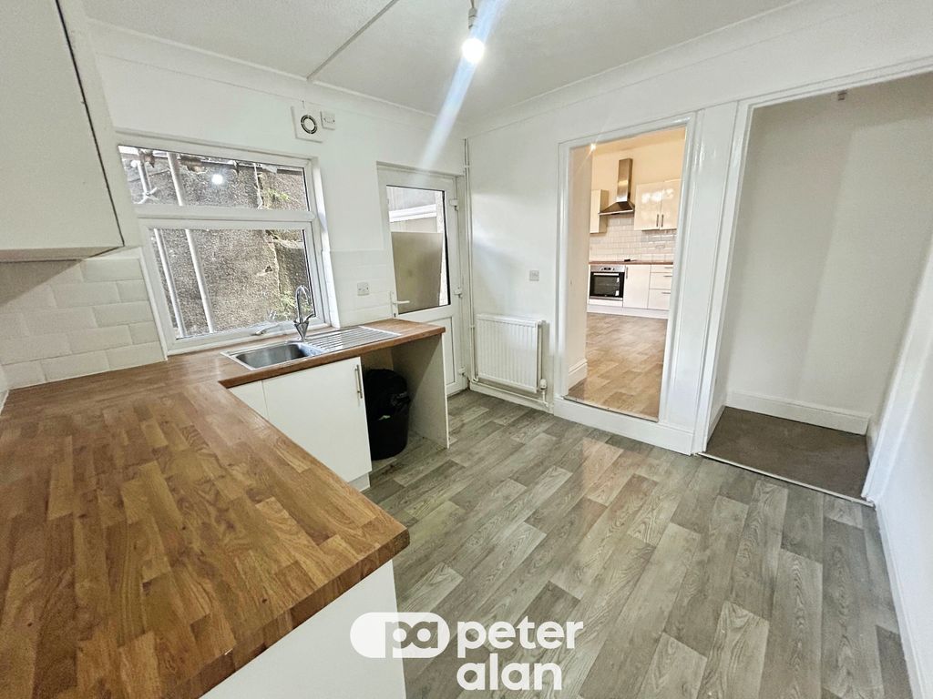 Property photo 3 of 18 Image