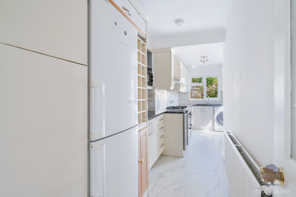 Property photo 3 of 16 Picture 3