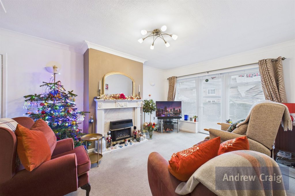 Property photo 3 of 21 Lounge