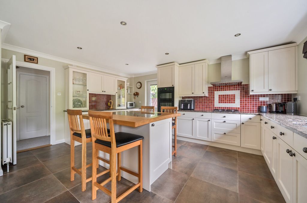 Property photo 3 of 21 1371750-1-6908d28...