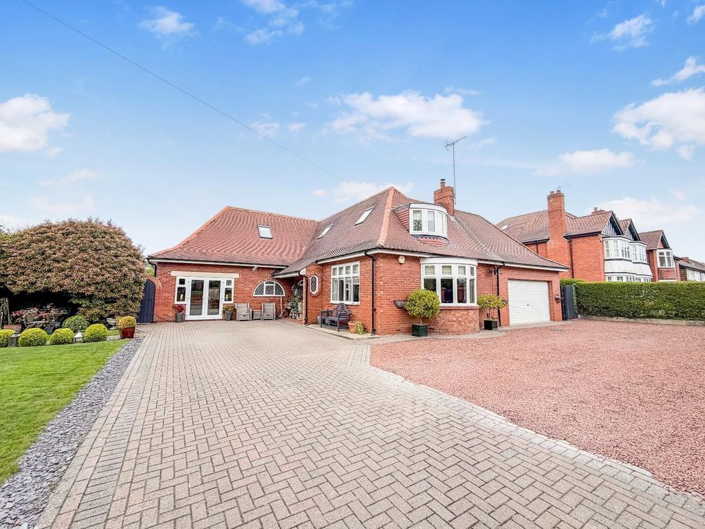 Property photo 1 of 25 Front