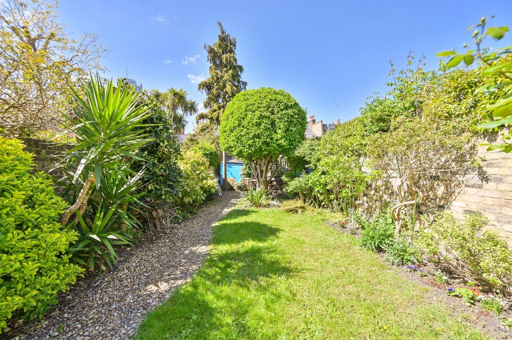 Property photo 3 of 17