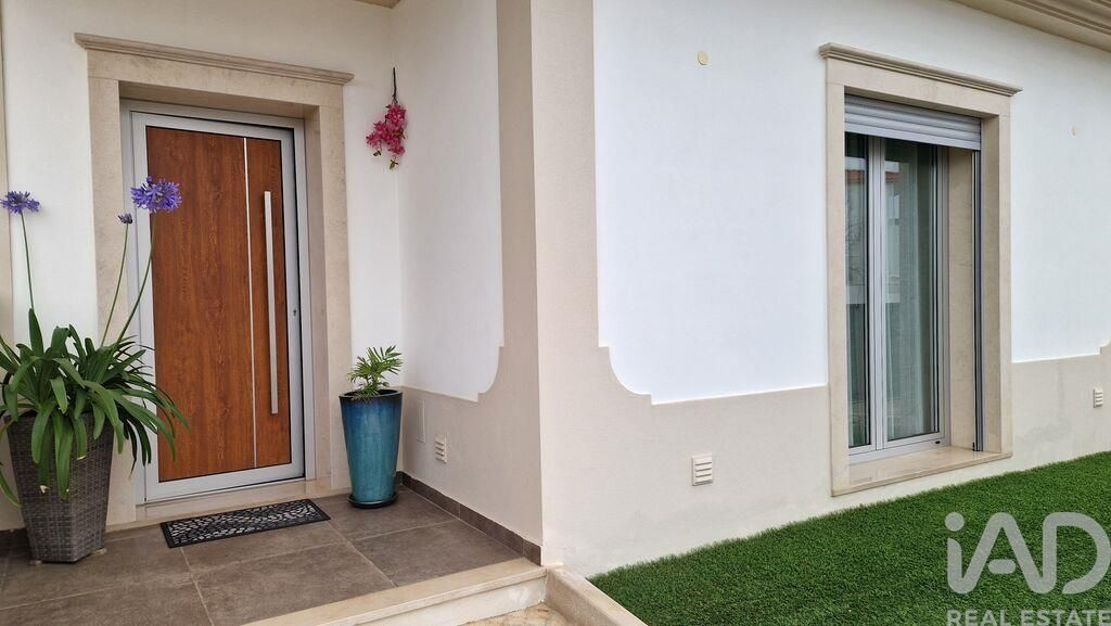 Property photo 2 of 39