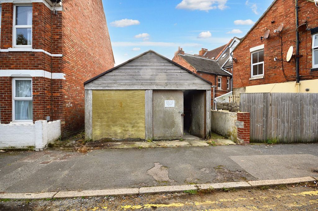 Property photo 3 of 4