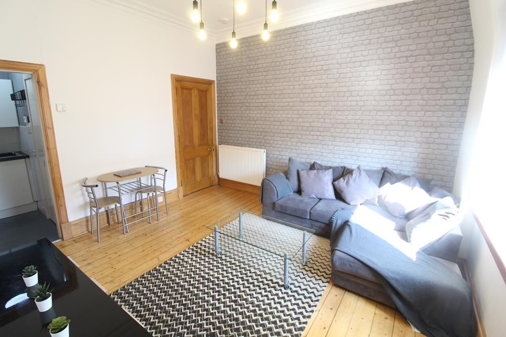 Property photo 1 of 7 Lounge 1
