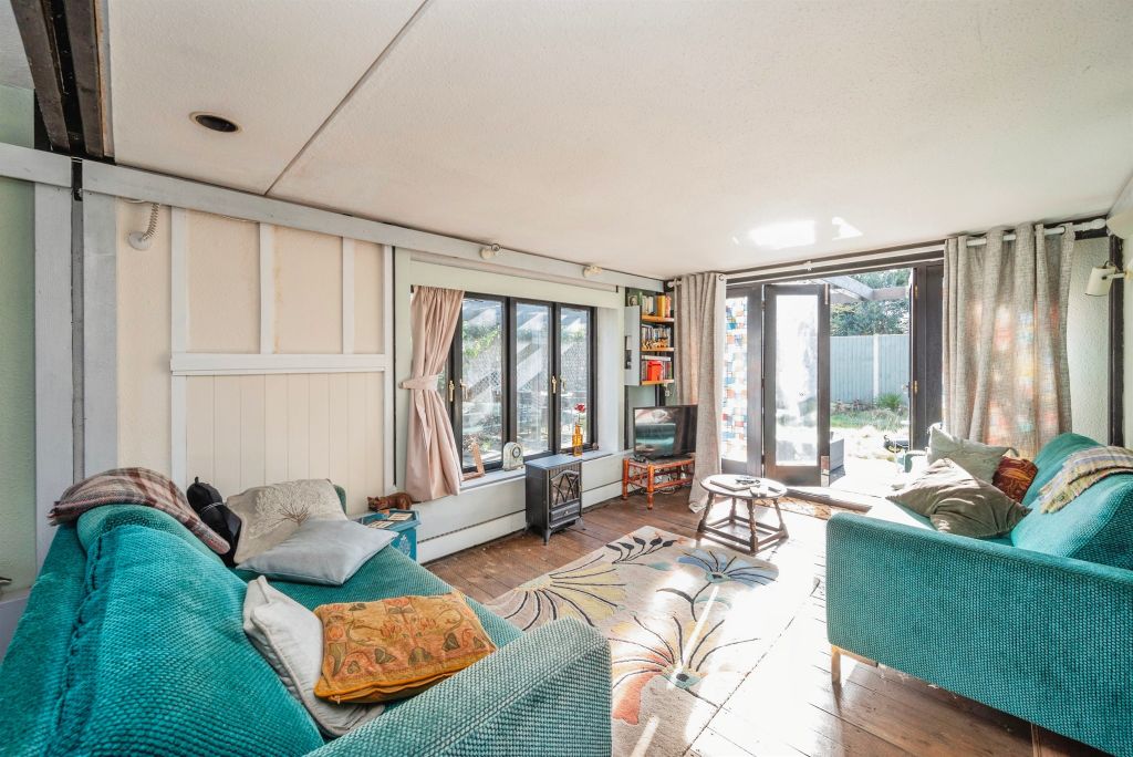 Property photo 2 of 17