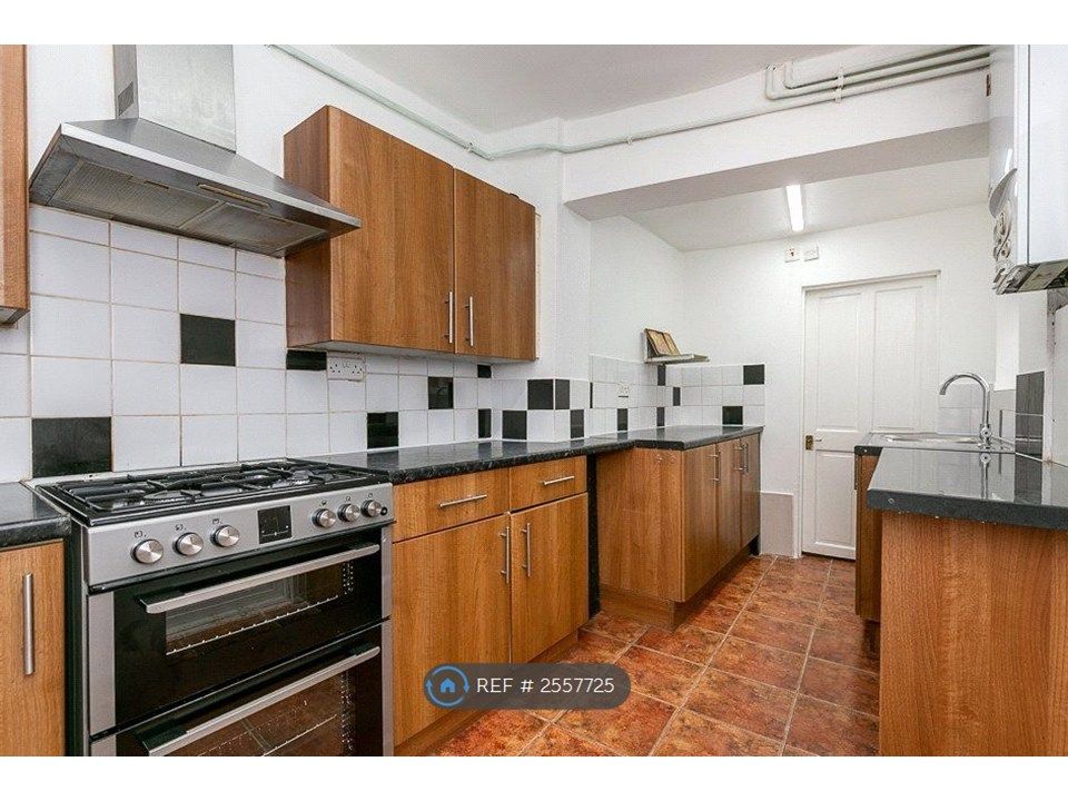 Property photo 2 of 9 Kitchen