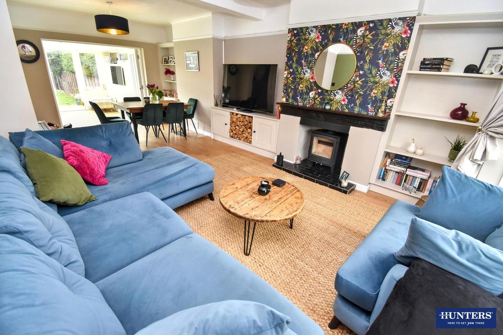 Property photo 2 of 26 Lounge