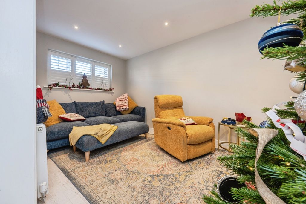 Property photo 2 of 20 Pbox-Img.Jpg