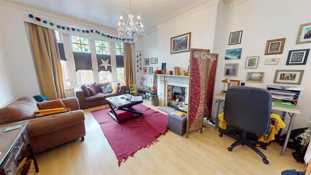 Property photo 3 of 5 Lounge