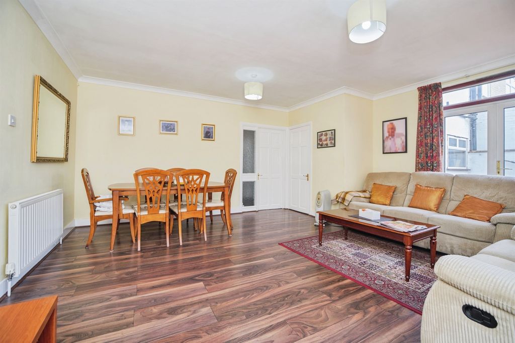 Property photo 3 of 31