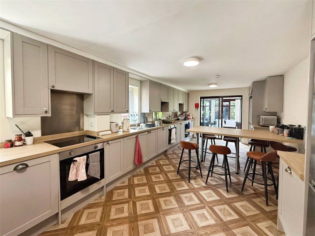 Property photo 2 of 10 Kitchen