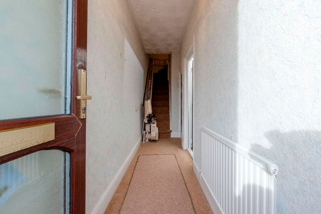 Property photo 2 of 25