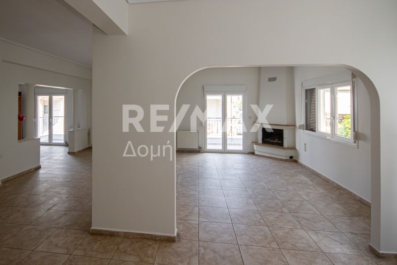Property photo 3 of 25